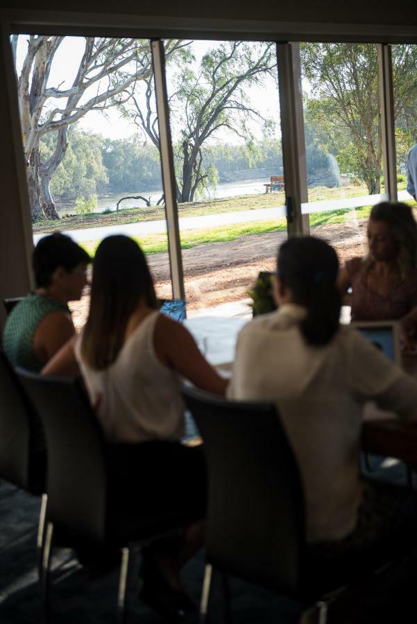 Cadell On The Murray Motel Moama Buitenkant foto